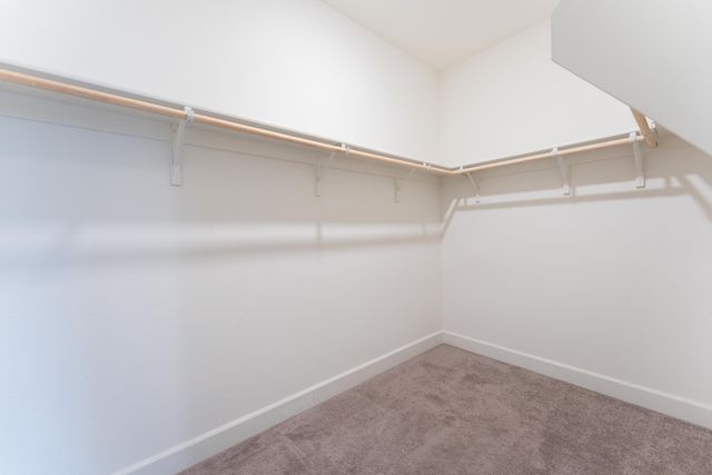 2242 S Manzanita Court, Visalia, CA 93292