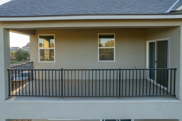 2242 S Manzanita Court, Visalia, CA 93292