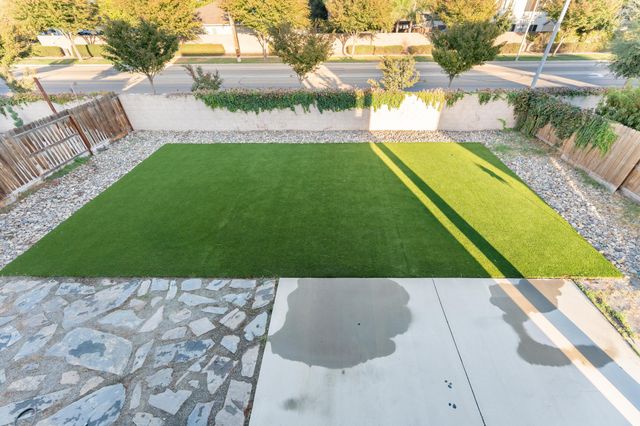 2242 S Manzanita Court, Visalia, CA 93292