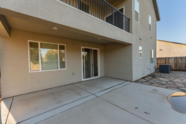 2242 S Manzanita Court, Visalia, CA 93292