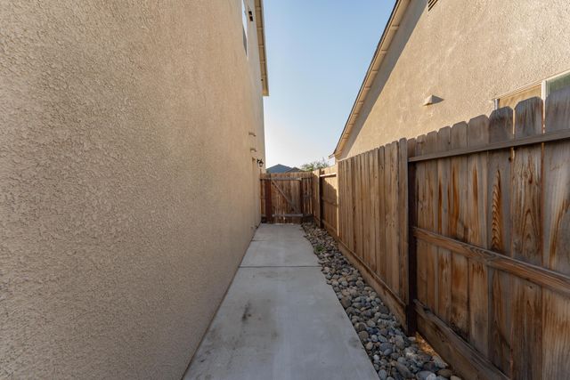 2242 S Manzanita Court, Visalia, CA 93292