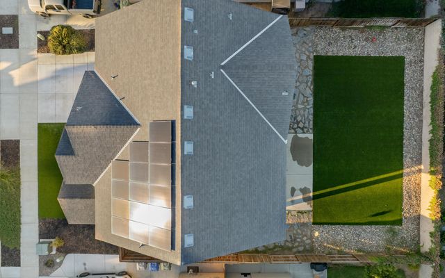 2242 S Manzanita Court, Visalia, CA 93292