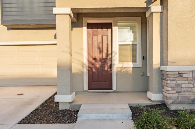 2242 S Manzanita Court, Visalia, CA 93292