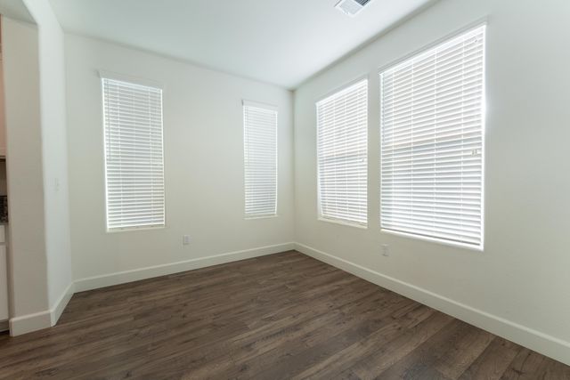 2242 S Manzanita Court, Visalia, CA 93292