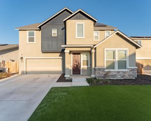 2242 S Manzanita Court, Visalia, CA 93292