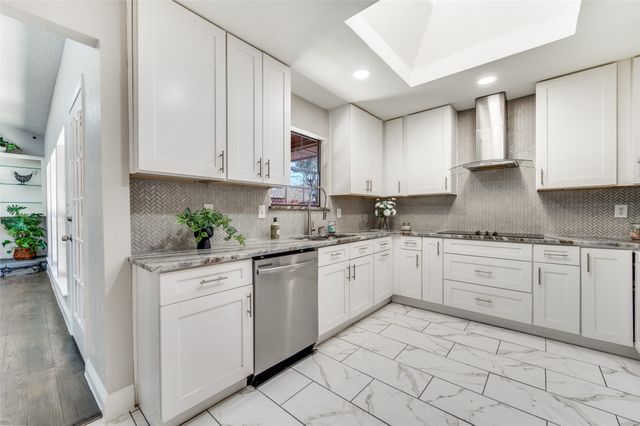 3808 E Runge Court E, Irving, TX 75038