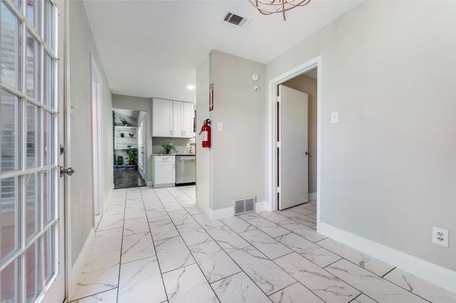 3808 E Runge Court E, Irving, TX 75038