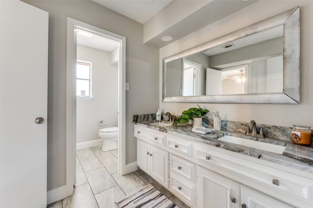 3808 E Runge Court E, Irving, TX 75038