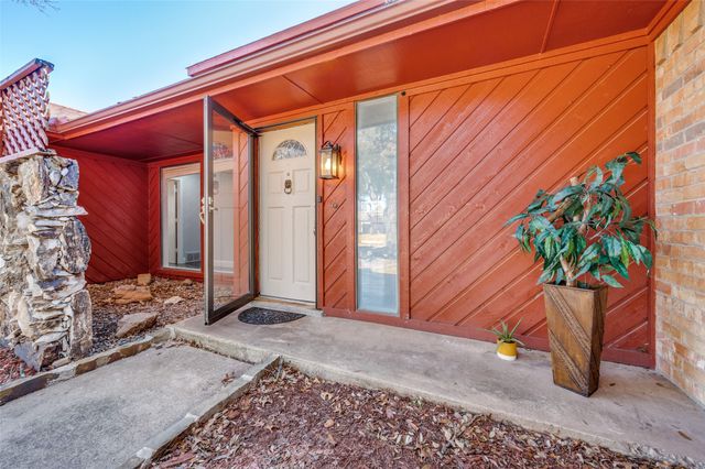 3808 E Runge Court E, Irving, TX 75038