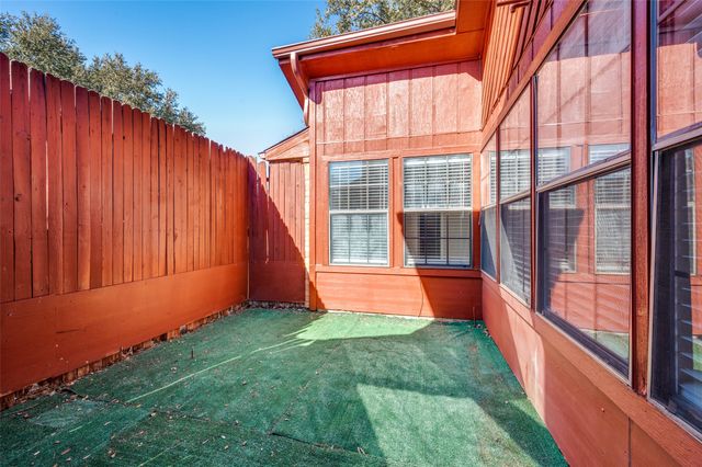 3808 E Runge Court E, Irving, TX 75038