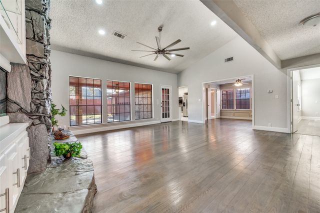 3808 E Runge Court E, Irving, TX 75038