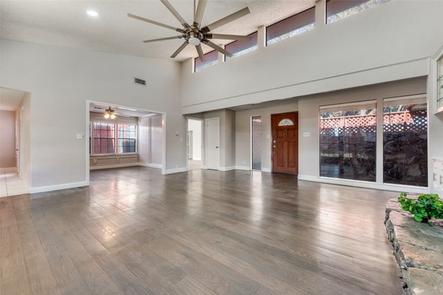 3808 E Runge Court E, Irving, TX 75038