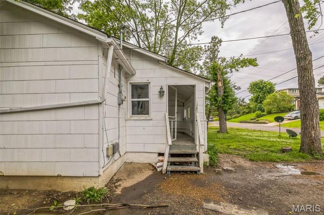 8033 Winfield Avenue, St Louis, MO 63114