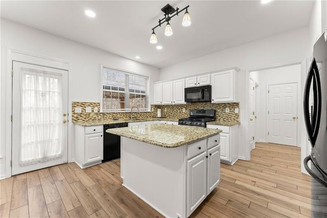 5157 Wellisford Court, Suwanee, GA 30024