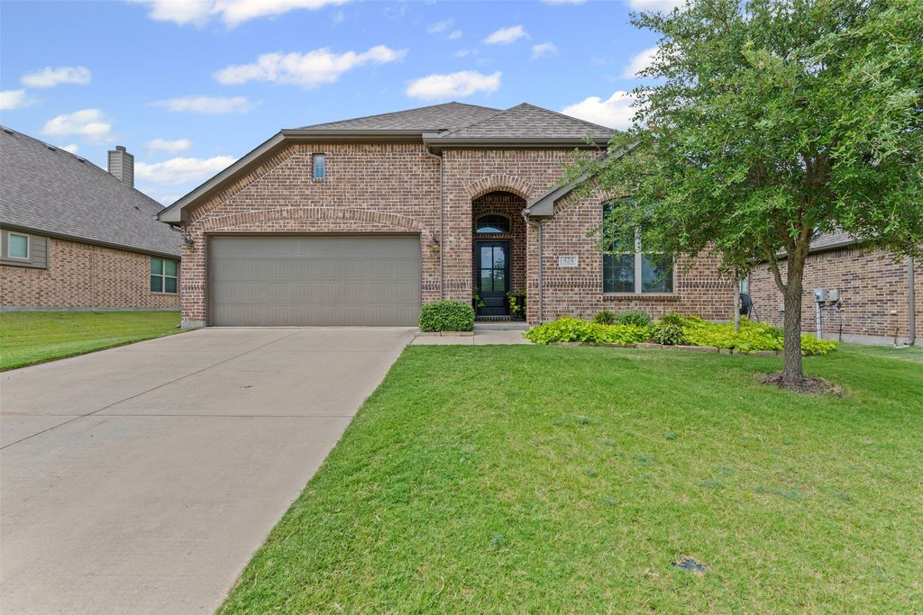 424 Thompson Drive, Van Alstyne, TX 75495