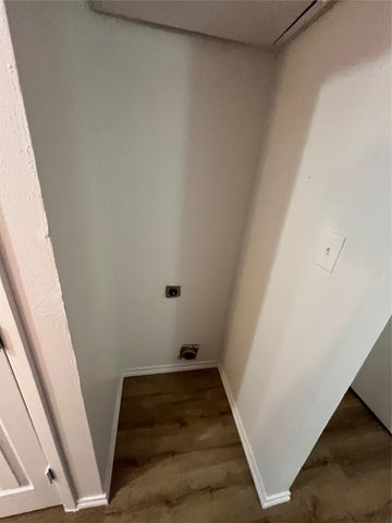 2133 Quail Hollow Drive, Grand Prairie, TX 75051