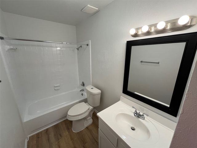 2133 Quail Hollow Drive, Grand Prairie, TX 75051