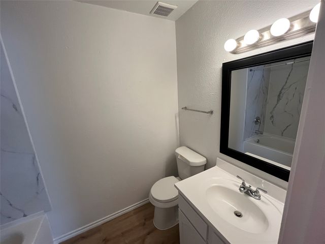 2133 Quail Hollow Drive, Grand Prairie, TX 75051