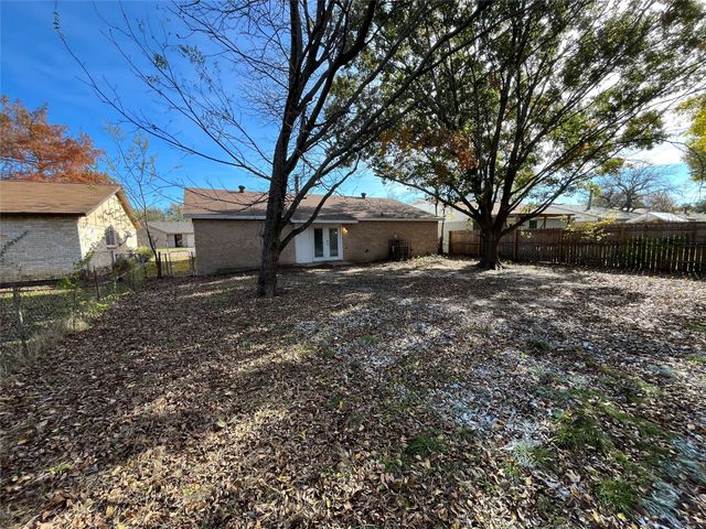 2133 Quail Hollow Drive, Grand Prairie, TX 75051