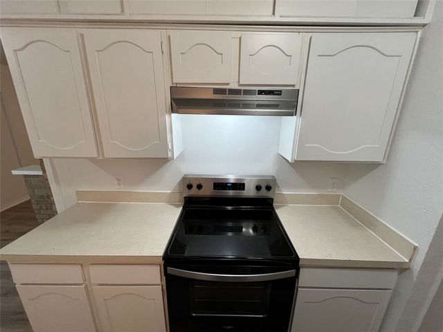 2133 Quail Hollow Drive, Grand Prairie, TX 75051