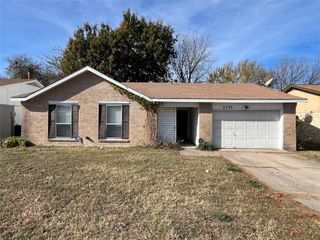 2133 Quail Hollow Drive, Grand Prairie, TX 75051