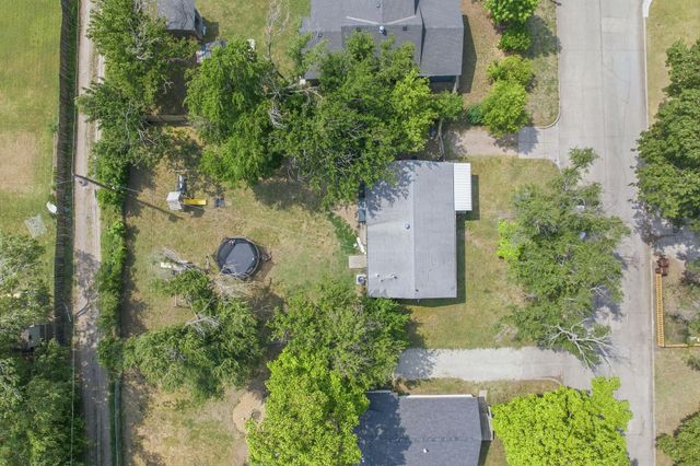 1836 S Bonn, Wichita, KS 67213