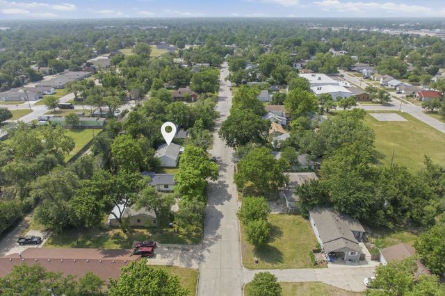 1836 S Bonn, Wichita, KS 67213