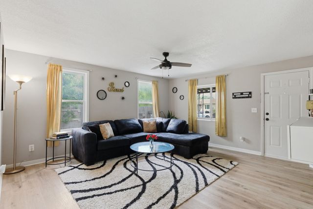 1836 S Bonn, Wichita, KS 67213