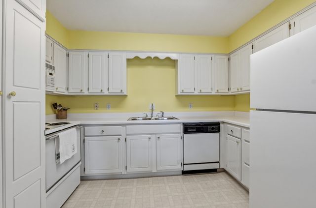 2710 ROLLINS RD A-3, Columbia, MO 65203