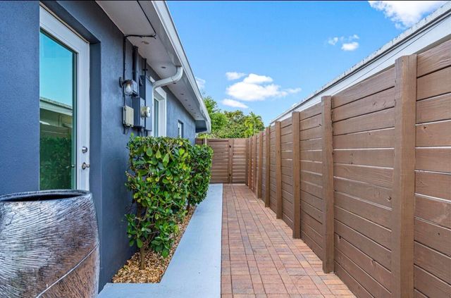 4710 NE 3rd Terrace, Oakland Park, FL 33334