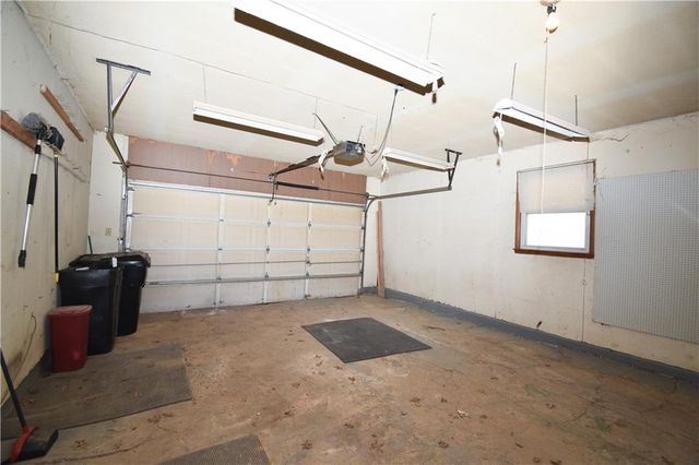 16824 E 31st Street S, Independence, MO 64055