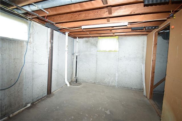 16824 E 31st Street S, Independence, MO 64055