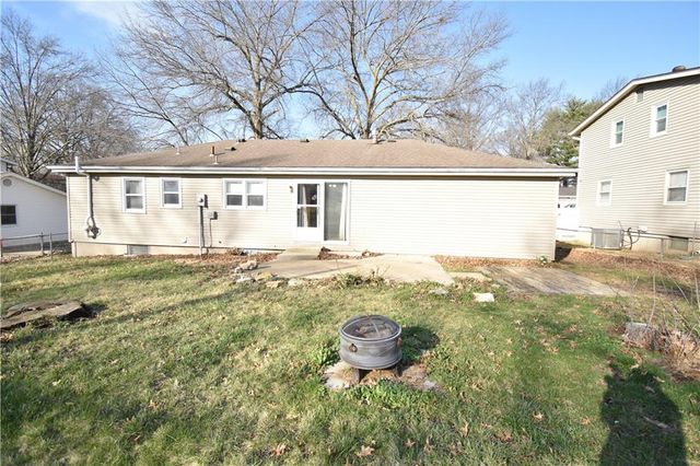 16824 E 31st Street S, Independence, MO 64055