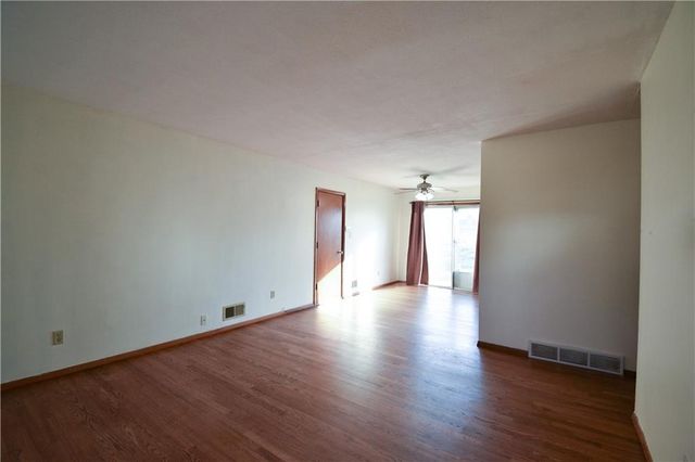 16824 E 31st Street S, Independence, MO 64055