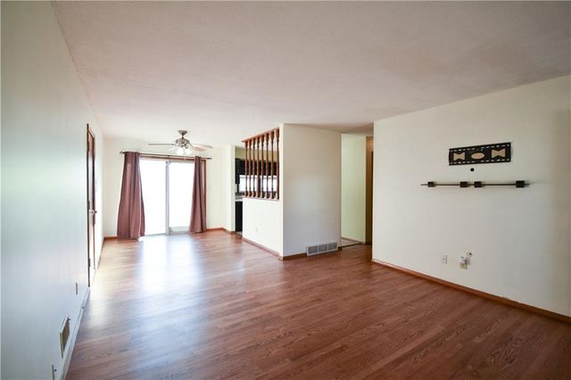 16824 E 31st Street S, Independence, MO 64055