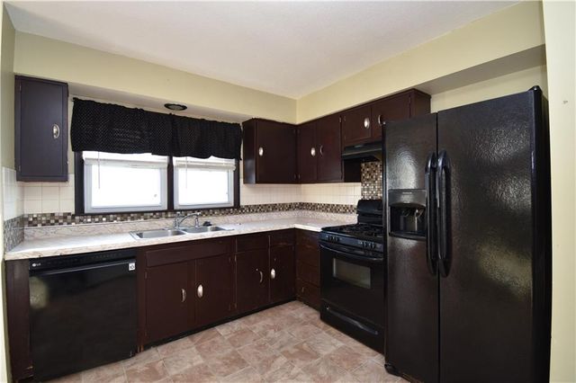 16824 E 31st Street S, Independence, MO 64055