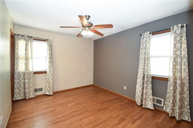 16824 E 31st Street S, Independence, MO 64055