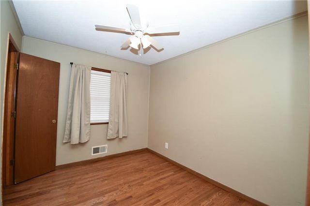 16824 E 31st Street S, Independence, MO 64055