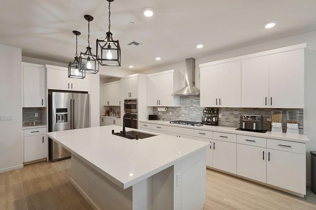 2331 Henri Ln, Lodi, CA 95242