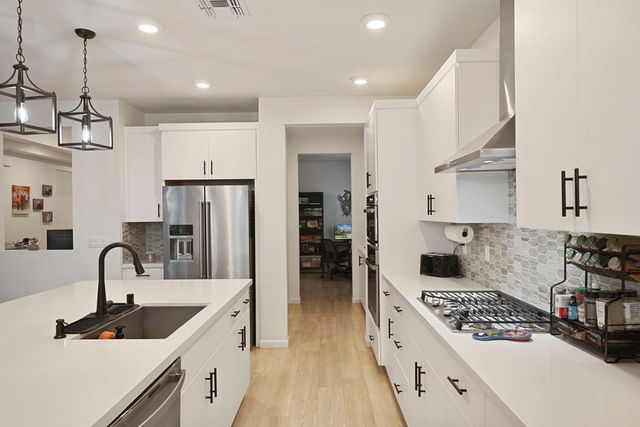 2331 Henri Ln, Lodi, CA 95242