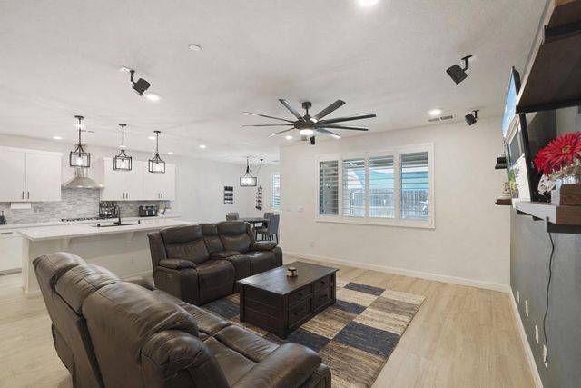 2331 Henri Ln, Lodi, CA 95242