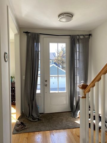 896 Chestnut St 896, Newton, MA 02468