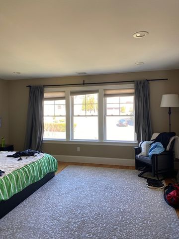 896 Chestnut St 896, Newton, MA 02468