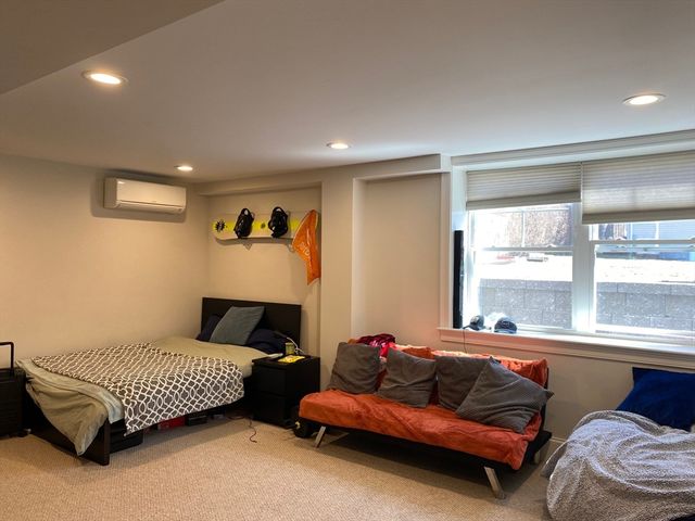 896 Chestnut St 896, Newton, MA 02468