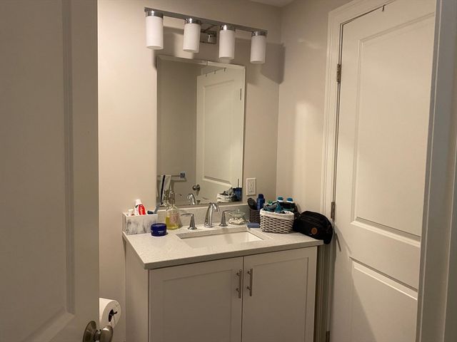 896 Chestnut St 896, Newton, MA 02468