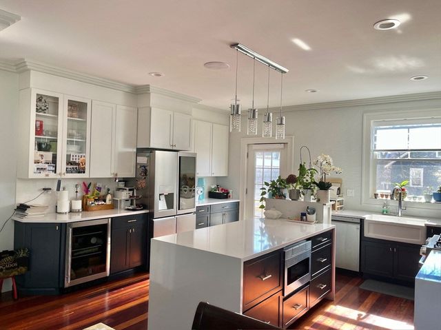 896 Chestnut St 896, Newton, MA 02468