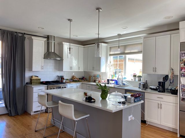 896 Chestnut St 896, Newton, MA 02468