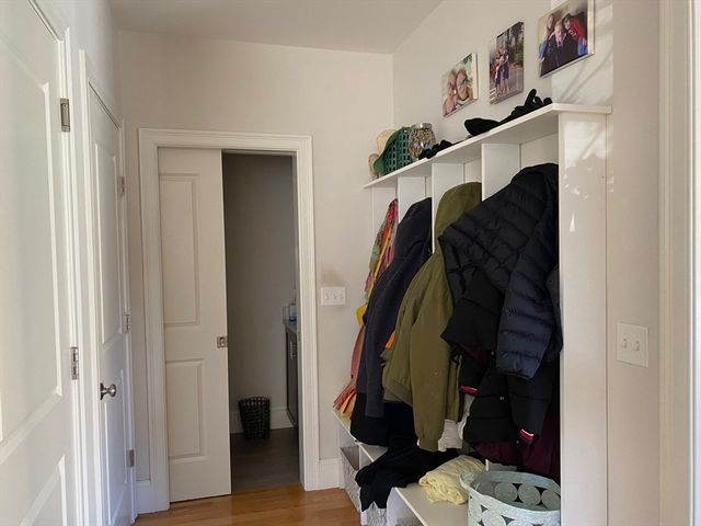 896 Chestnut St 896, Newton, MA 02468