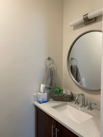 896 Chestnut St 896, Newton, MA 02468