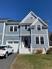 896 Chestnut St 896, Newton, MA 02468